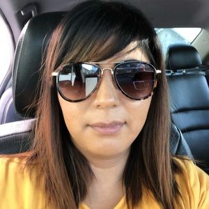 Meet your Posher, Yesenia